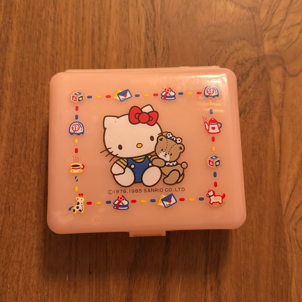 Hello kitty plastic box